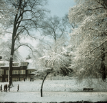 119159 Gezicht op het besneeuwde Hieronymusplantsoen te Utrecht.